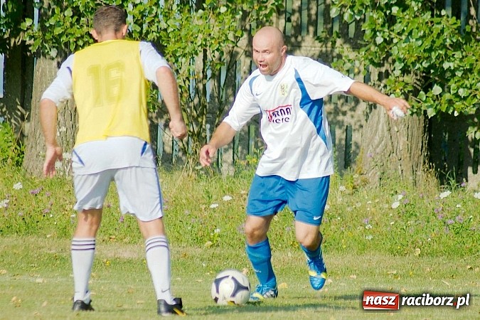 Zdjęcie w galerii na portalu naszraciborz.pl: Przednia zabawa w Owsiszczach. Oldboje Krzyżanowic z Pucharem Wójta wiadomości z regionu