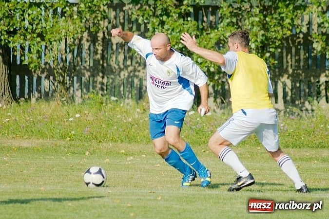 Zdjęcie w galerii na portalu naszraciborz.pl: Przednia zabawa w Owsiszczach. Oldboje Krzyżanowic z Pucharem Wójta wiadomości z regionu