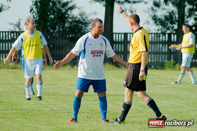 Zdjęcie w galerii na portalu naszraciborz.pl: Przednia zabawa w Owsiszczach. Oldboje Krzyżanowic z Pucharem Wójta wiadomości z regionu