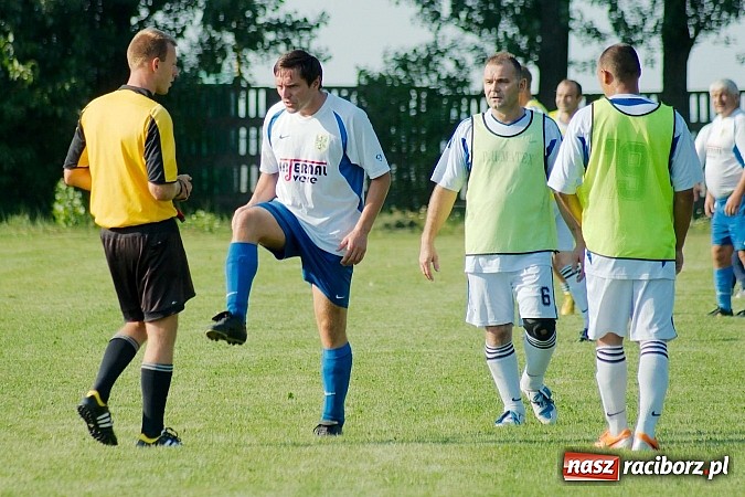 Zdjęcie w galerii na portalu naszraciborz.pl: Przednia zabawa w Owsiszczach. Oldboje Krzyżanowic z Pucharem Wójta wiadomości z regionu