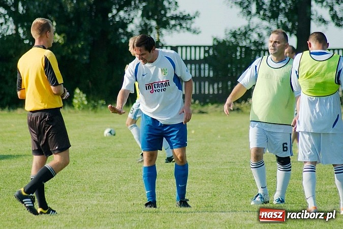 Zdjęcie w galerii na portalu naszraciborz.pl: Przednia zabawa w Owsiszczach. Oldboje Krzyżanowic z Pucharem Wójta wiadomości z regionu