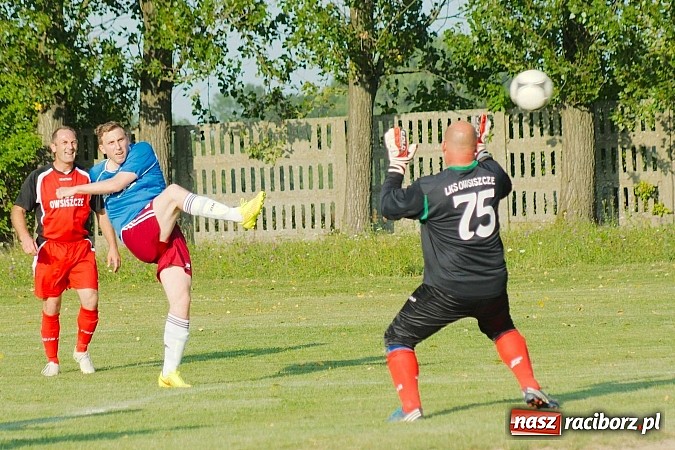 Zdjęcie w galerii na portalu naszraciborz.pl: Przednia zabawa w Owsiszczach. Oldboje Krzyżanowic z Pucharem Wójta wiadomości z regionu