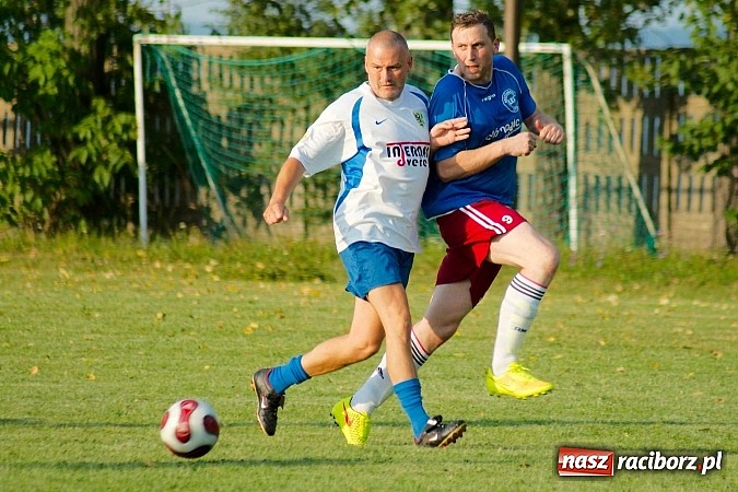 Zdjęcie w galerii na portalu naszraciborz.pl: Przednia zabawa w Owsiszczach. Oldboje Krzyżanowic z Pucharem Wójta wiadomości z regionu