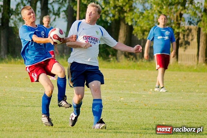 Zdjęcie w galerii na portalu naszraciborz.pl: Przednia zabawa w Owsiszczach. Oldboje Krzyżanowic z Pucharem Wójta wiadomości z regionu