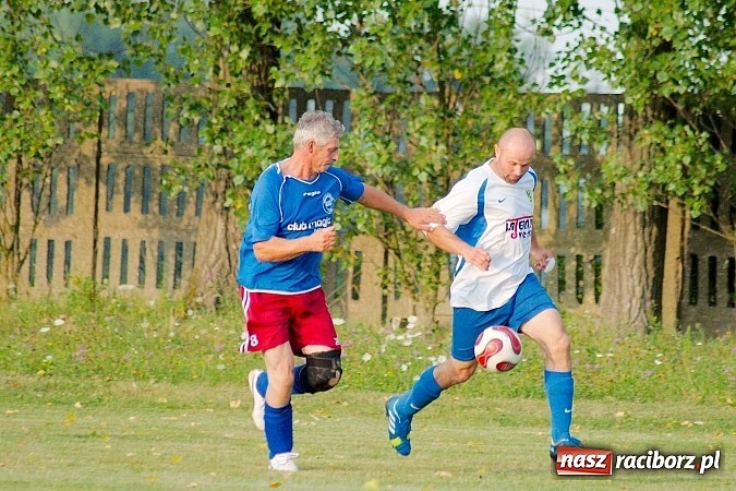 Zdjęcie w galerii na portalu naszraciborz.pl: Przednia zabawa w Owsiszczach. Oldboje Krzyżanowic z Pucharem Wójta wiadomości z regionu