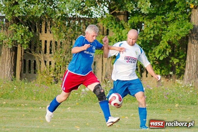 Zdjęcie w galerii na portalu naszraciborz.pl: Przednia zabawa w Owsiszczach. Oldboje Krzyżanowic z Pucharem Wójta wiadomości z regionu