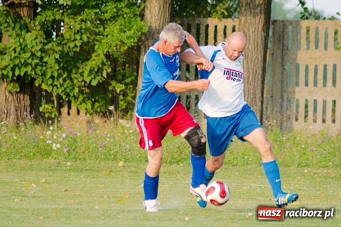 Zdjęcie w galerii na portalu naszraciborz.pl: Przednia zabawa w Owsiszczach. Oldboje Krzyżanowic z Pucharem Wójta wiadomości z regionu