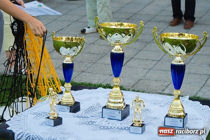 Zdjęcie w galerii na portalu naszraciborz.pl: Przednia zabawa w Owsiszczach. Oldboje Krzyżanowic z Pucharem Wójta wiadomości z regionu