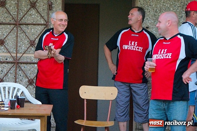 Zdjęcie w galerii na portalu naszraciborz.pl: Przednia zabawa w Owsiszczach. Oldboje Krzyżanowic z Pucharem Wójta wiadomości z regionu