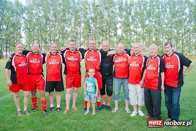 Zdjęcie w galerii na portalu naszraciborz.pl: Przednia zabawa w Owsiszczach. Oldboje Krzyżanowic z Pucharem Wójta wiadomości z regionu