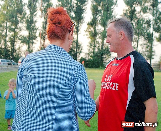Zdjęcie w galerii na portalu naszraciborz.pl: Przednia zabawa w Owsiszczach. Oldboje Krzyżanowic z Pucharem Wójta wiadomości z regionu