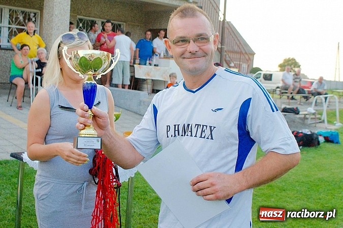 Zdjęcie w galerii na portalu naszraciborz.pl: Przednia zabawa w Owsiszczach. Oldboje Krzyżanowic z Pucharem Wójta wiadomości z regionu