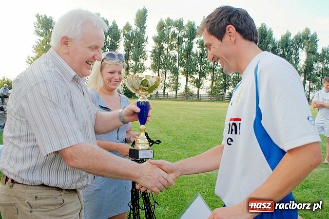 Zdjęcie w galerii na portalu naszraciborz.pl: Przednia zabawa w Owsiszczach. Oldboje Krzyżanowic z Pucharem Wójta wiadomości z regionu