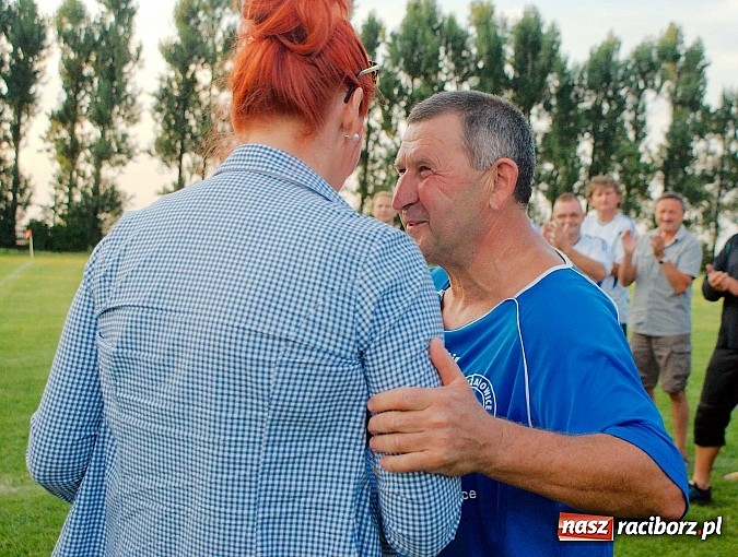 Zdjęcie w galerii na portalu naszraciborz.pl: Przednia zabawa w Owsiszczach. Oldboje Krzyżanowic z Pucharem Wójta wiadomości z regionu