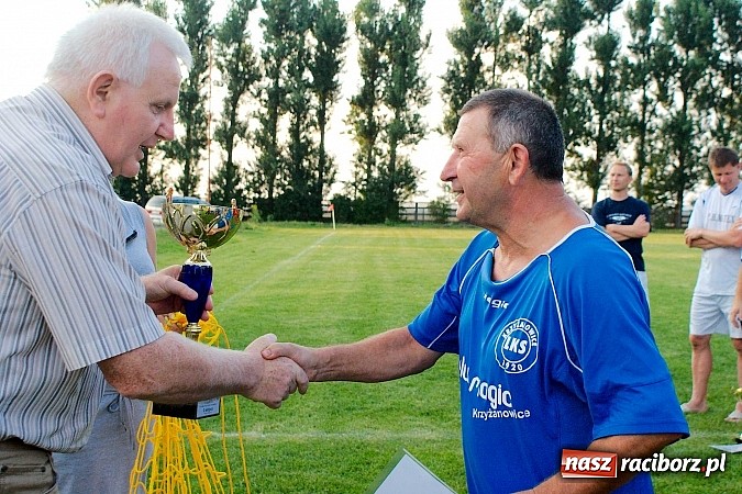 Zdjęcie w galerii na portalu naszraciborz.pl: Przednia zabawa w Owsiszczach. Oldboje Krzyżanowic z Pucharem Wójta wiadomości z regionu