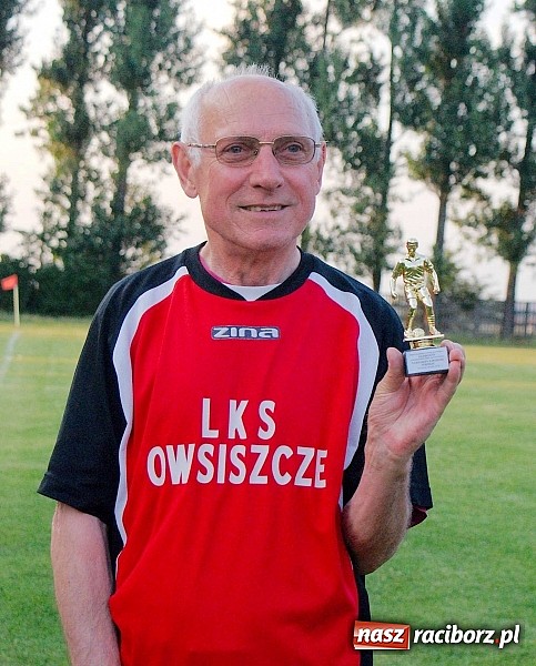 Zdjęcie w galerii na portalu naszraciborz.pl: Przednia zabawa w Owsiszczach. Oldboje Krzyżanowic z Pucharem Wójta wiadomości z regionu