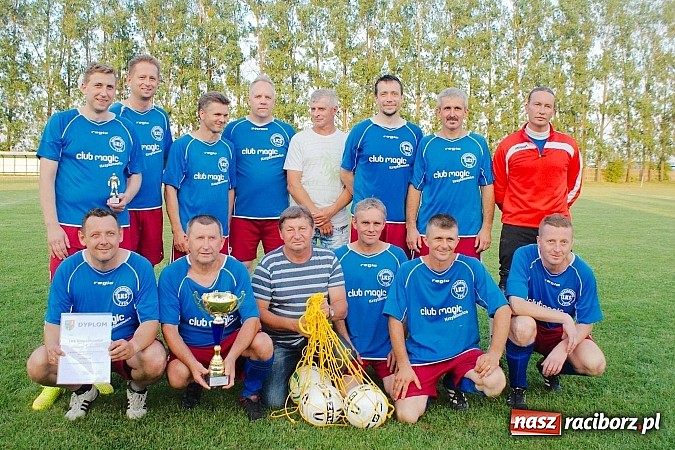 Zdjęcie w galerii na portalu naszraciborz.pl: Przednia zabawa w Owsiszczach. Oldboje Krzyżanowic z Pucharem Wójta wiadomości z regionu