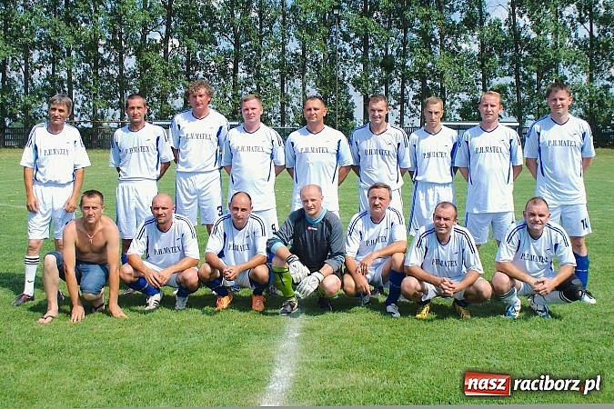 Zdjęcie w galerii na portalu naszraciborz.pl: Przednia zabawa w Owsiszczach. Oldboje Krzyżanowic z Pucharem Wójta wiadomości z regionu