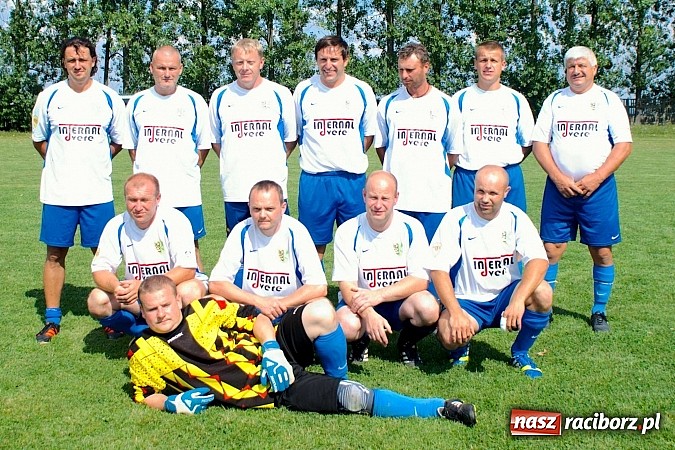 Zdjęcie w galerii na portalu naszraciborz.pl: Przednia zabawa w Owsiszczach. Oldboje Krzyżanowic z Pucharem Wójta wiadomości z regionu
