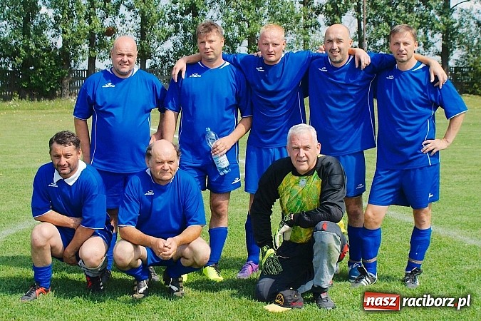 Zdjęcie w galerii na portalu naszraciborz.pl: Przednia zabawa w Owsiszczach. Oldboje Krzyżanowic z Pucharem Wójta wiadomości z regionu