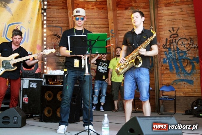 Zdjęcie w galerii na portalu naszraciborz.pl: Wodzisław Śląski: Najcieplejsze Miejsce Na Ziemi! Kamil Bednarek na finał festiwalu reggae wiadomości z regionu
