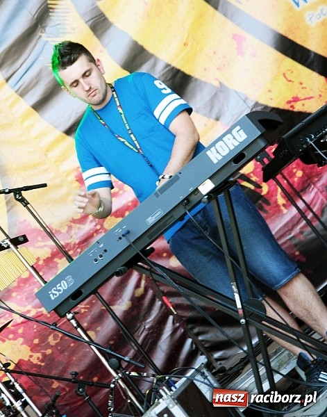 Zdjęcie w galerii na portalu naszraciborz.pl: Wodzisław Śląski: Najcieplejsze Miejsce Na Ziemi! Kamil Bednarek na finał festiwalu reggae wiadomości z regionu