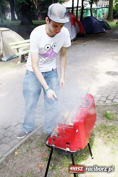 Zdjęcie w galerii na portalu naszraciborz.pl: Wodzisław Śląski: Najcieplejsze Miejsce Na Ziemi! Kamil Bednarek na finał festiwalu reggae wiadomości z regionu