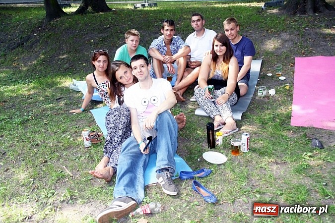 Zdjęcie w galerii na portalu naszraciborz.pl: Wodzisław Śląski: Najcieplejsze Miejsce Na Ziemi! Kamil Bednarek na finał festiwalu reggae wiadomości z regionu