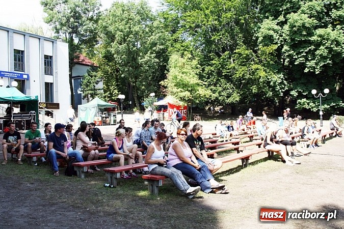 Zdjęcie w galerii na portalu naszraciborz.pl: Wodzisław Śląski: Najcieplejsze Miejsce Na Ziemi! Kamil Bednarek na finał festiwalu reggae wiadomości z regionu