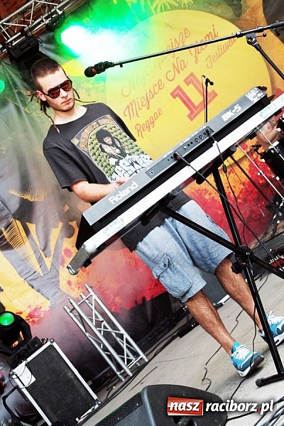 Zdjęcie w galerii na portalu naszraciborz.pl: Wodzisław Śląski: Najcieplejsze Miejsce Na Ziemi! Kamil Bednarek na finał festiwalu reggae wiadomości z regionu