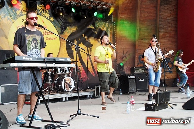 Zdjęcie w galerii na portalu naszraciborz.pl: Wodzisław Śląski: Najcieplejsze Miejsce Na Ziemi! Kamil Bednarek na finał festiwalu reggae wiadomości z regionu