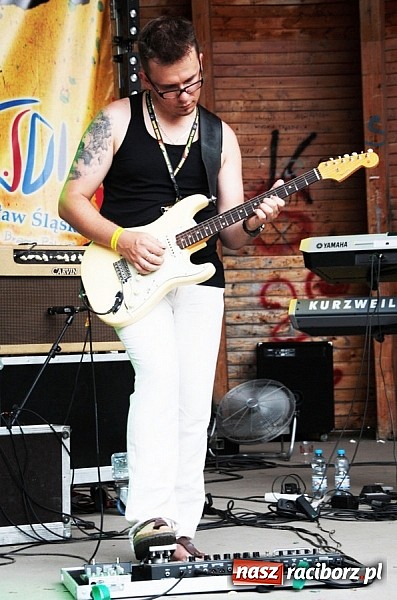 Zdjęcie w galerii na portalu naszraciborz.pl: Wodzisław Śląski: Najcieplejsze Miejsce Na Ziemi! Kamil Bednarek na finał festiwalu reggae wiadomości z regionu