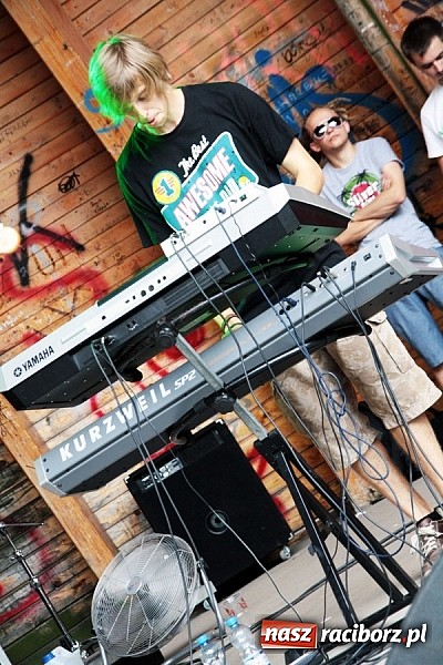 Zdjęcie w galerii na portalu naszraciborz.pl: Wodzisław Śląski: Najcieplejsze Miejsce Na Ziemi! Kamil Bednarek na finał festiwalu reggae wiadomości z regionu