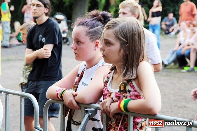 Zdjęcie w galerii na portalu naszraciborz.pl: Wodzisław Śląski: Najcieplejsze Miejsce Na Ziemi! Kamil Bednarek na finał festiwalu reggae wiadomości z regionu