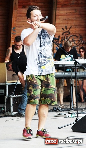 Zdjęcie w galerii na portalu naszraciborz.pl: Wodzisław Śląski: Najcieplejsze Miejsce Na Ziemi! Kamil Bednarek na finał festiwalu reggae wiadomości z regionu