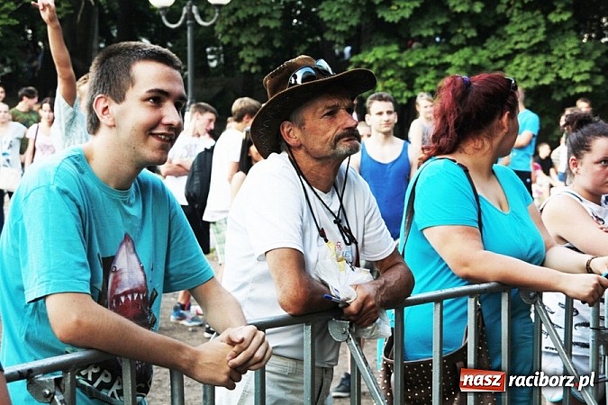 Zdjęcie w galerii na portalu naszraciborz.pl: Wodzisław Śląski: Najcieplejsze Miejsce Na Ziemi! Kamil Bednarek na finał festiwalu reggae wiadomości z regionu