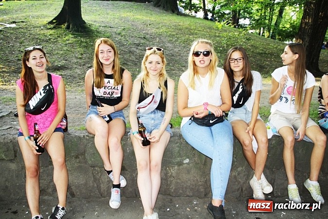 Zdjęcie w galerii na portalu naszraciborz.pl: Wodzisław Śląski: Najcieplejsze Miejsce Na Ziemi! Kamil Bednarek na finał festiwalu reggae wiadomości z regionu