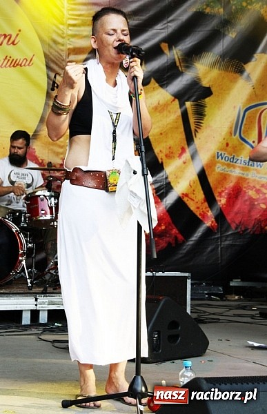 Zdjęcie w galerii na portalu naszraciborz.pl: Wodzisław Śląski: Najcieplejsze Miejsce Na Ziemi! Kamil Bednarek na finał festiwalu reggae wiadomości z regionu