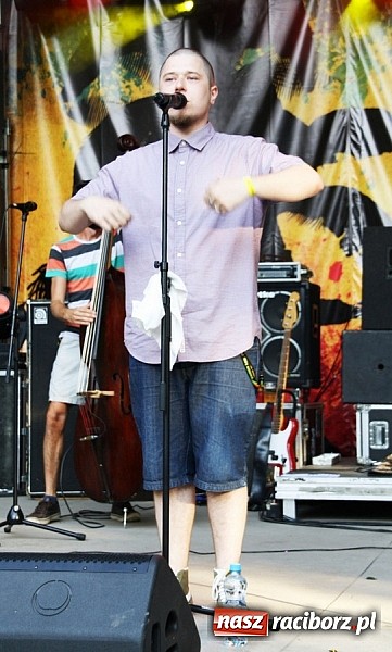 Zdjęcie w galerii na portalu naszraciborz.pl: Wodzisław Śląski: Najcieplejsze Miejsce Na Ziemi! Kamil Bednarek na finał festiwalu reggae wiadomości z regionu