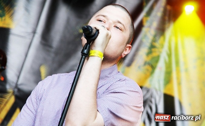 Zdjęcie w galerii na portalu naszraciborz.pl: Wodzisław Śląski: Najcieplejsze Miejsce Na Ziemi! Kamil Bednarek na finał festiwalu reggae wiadomości z regionu