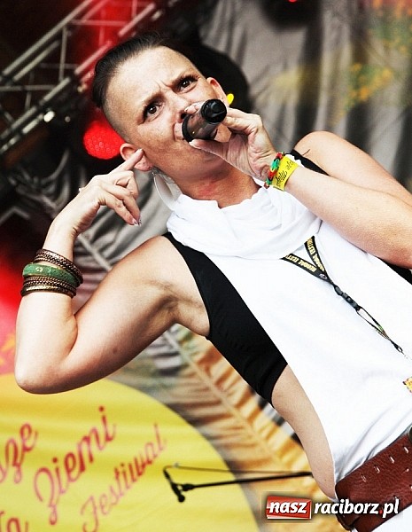 Zdjęcie w galerii na portalu naszraciborz.pl: Wodzisław Śląski: Najcieplejsze Miejsce Na Ziemi! Kamil Bednarek na finał festiwalu reggae wiadomości z regionu