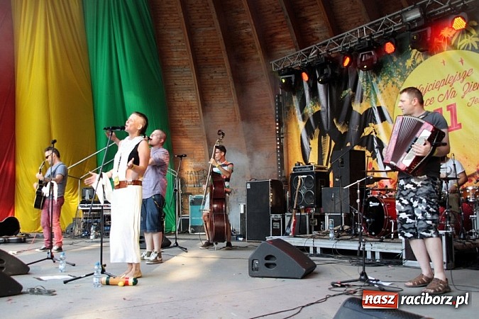 Zdjęcie w galerii na portalu naszraciborz.pl: Wodzisław Śląski: Najcieplejsze Miejsce Na Ziemi! Kamil Bednarek na finał festiwalu reggae wiadomości z regionu