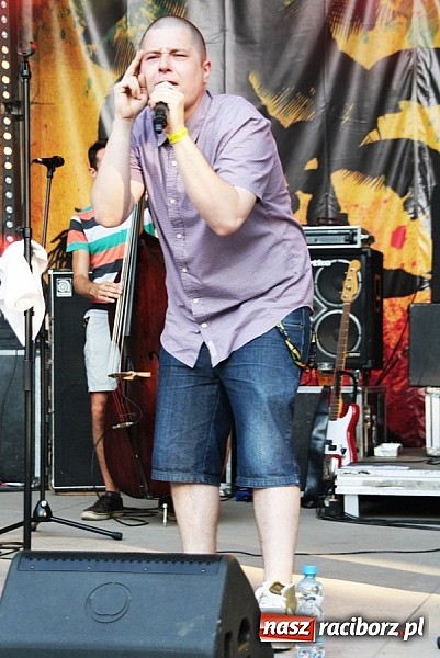 Zdjęcie w galerii na portalu naszraciborz.pl: Wodzisław Śląski: Najcieplejsze Miejsce Na Ziemi! Kamil Bednarek na finał festiwalu reggae wiadomości z regionu