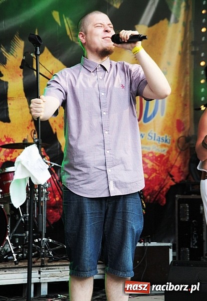 Zdjęcie w galerii na portalu naszraciborz.pl: Wodzisław Śląski: Najcieplejsze Miejsce Na Ziemi! Kamil Bednarek na finał festiwalu reggae wiadomości z regionu