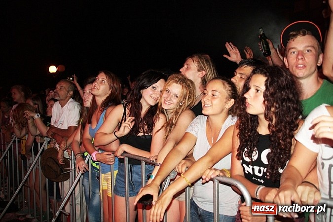 Zdjęcie w galerii na portalu naszraciborz.pl: Wodzisław Śląski: Najcieplejsze Miejsce Na Ziemi! Kamil Bednarek na finał festiwalu reggae wiadomości z regionu