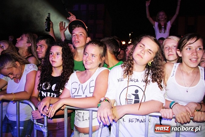 Zdjęcie w galerii na portalu naszraciborz.pl: Wodzisław Śląski: Najcieplejsze Miejsce Na Ziemi! Kamil Bednarek na finał festiwalu reggae wiadomości z regionu