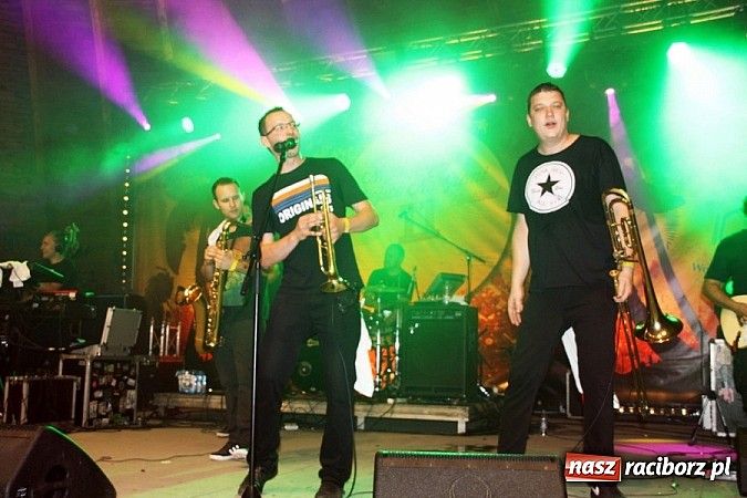 Zdjęcie w galerii na portalu naszraciborz.pl: Wodzisław Śląski: Najcieplejsze Miejsce Na Ziemi! Kamil Bednarek na finał festiwalu reggae wiadomości z regionu