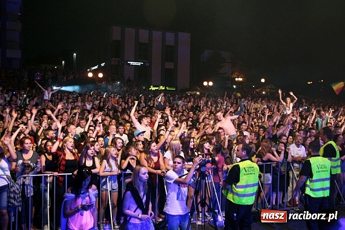 Zdjęcie w galerii na portalu naszraciborz.pl: Wodzisław Śląski: Najcieplejsze Miejsce Na Ziemi! Kamil Bednarek na finał festiwalu reggae wiadomości z regionu