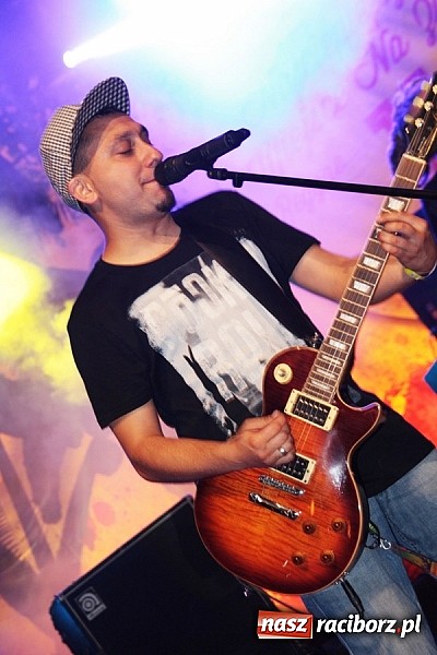 Zdjęcie w galerii na portalu naszraciborz.pl: Wodzisław Śląski: Najcieplejsze Miejsce Na Ziemi! Kamil Bednarek na finał festiwalu reggae wiadomości z regionu