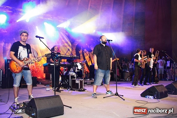 Zdjęcie w galerii na portalu naszraciborz.pl: Wodzisław Śląski: Najcieplejsze Miejsce Na Ziemi! Kamil Bednarek na finał festiwalu reggae wiadomości z regionu